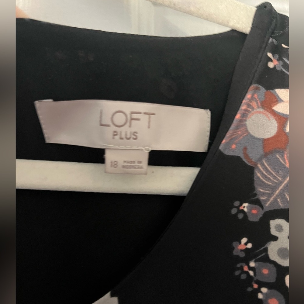 LOFT Black Floral Size 18 Long Sleeved Dress 🖤 - Picture 6 of 10